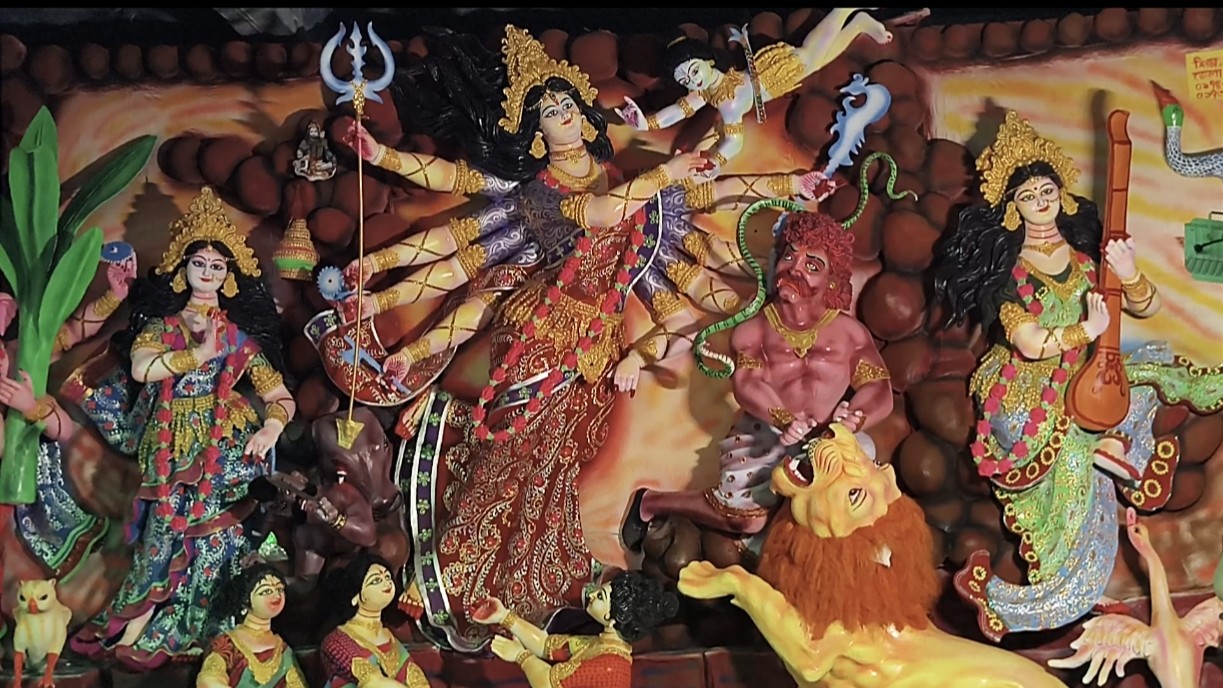 বাগেরহাটে পৌরাণিক কাহিনির আবহে দুর্গোৎসব